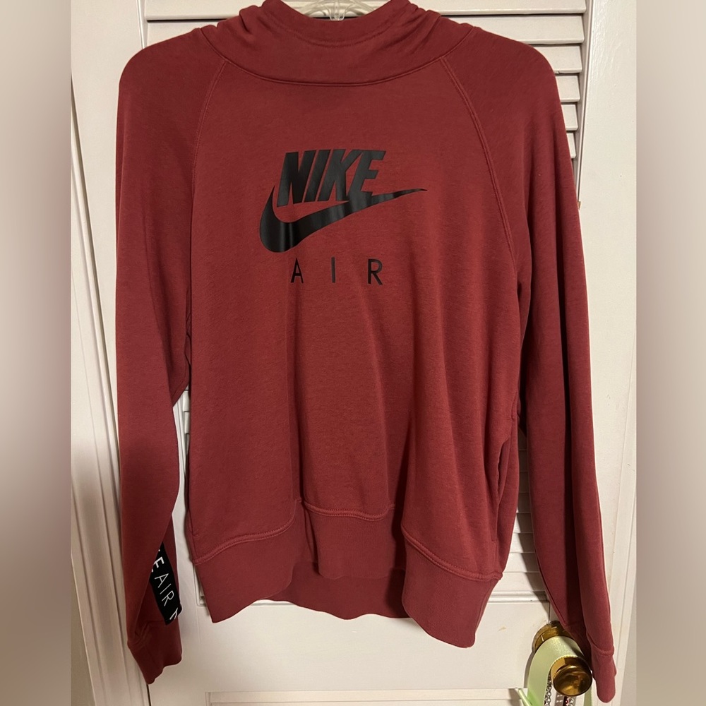 Nike women’s hoodie, never worn, no tags,